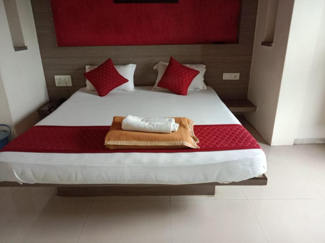 Hotel Swamiraj Indāpur Dış mekan fotoğraf