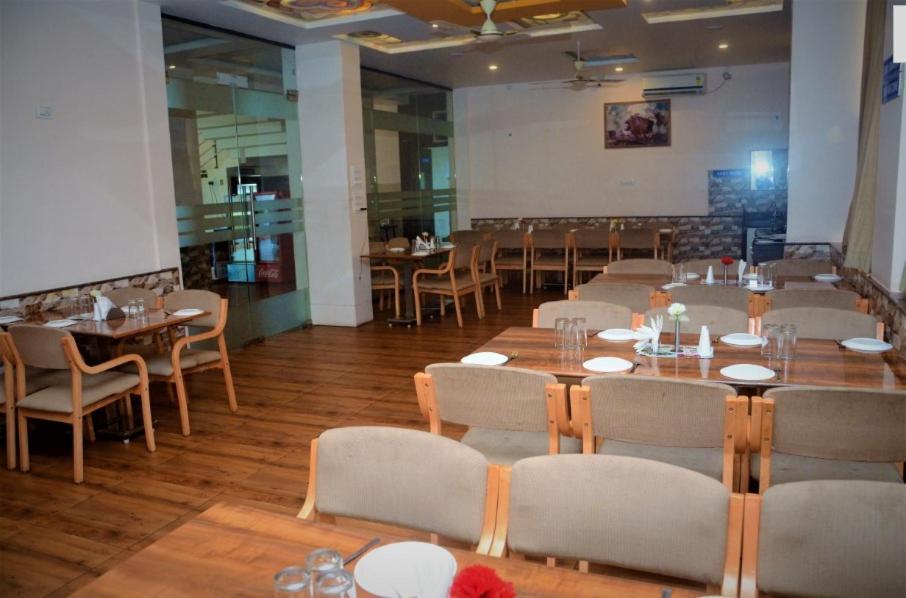 Hotel Swamiraj Indāpur Dış mekan fotoğraf