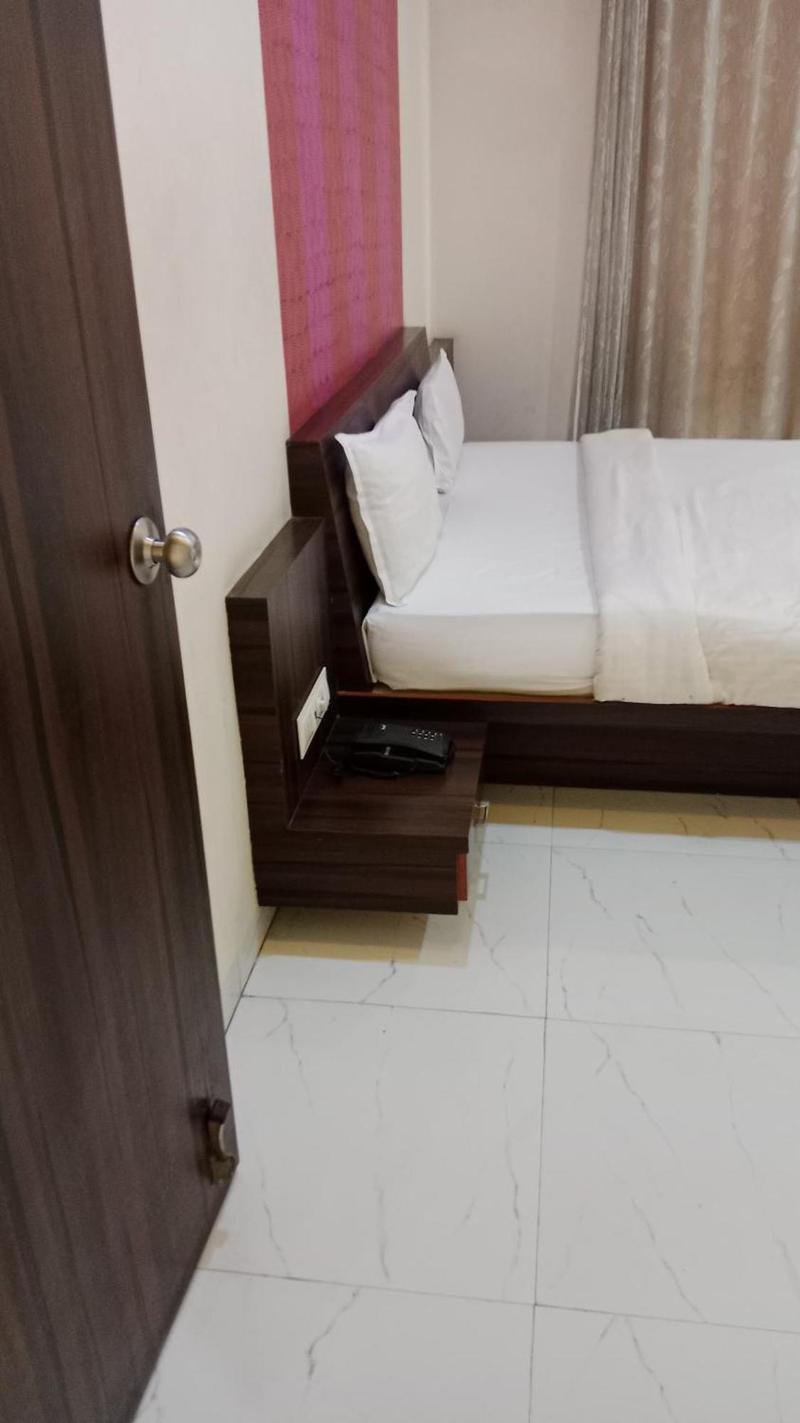 Hotel Swamiraj Indāpur Dış mekan fotoğraf